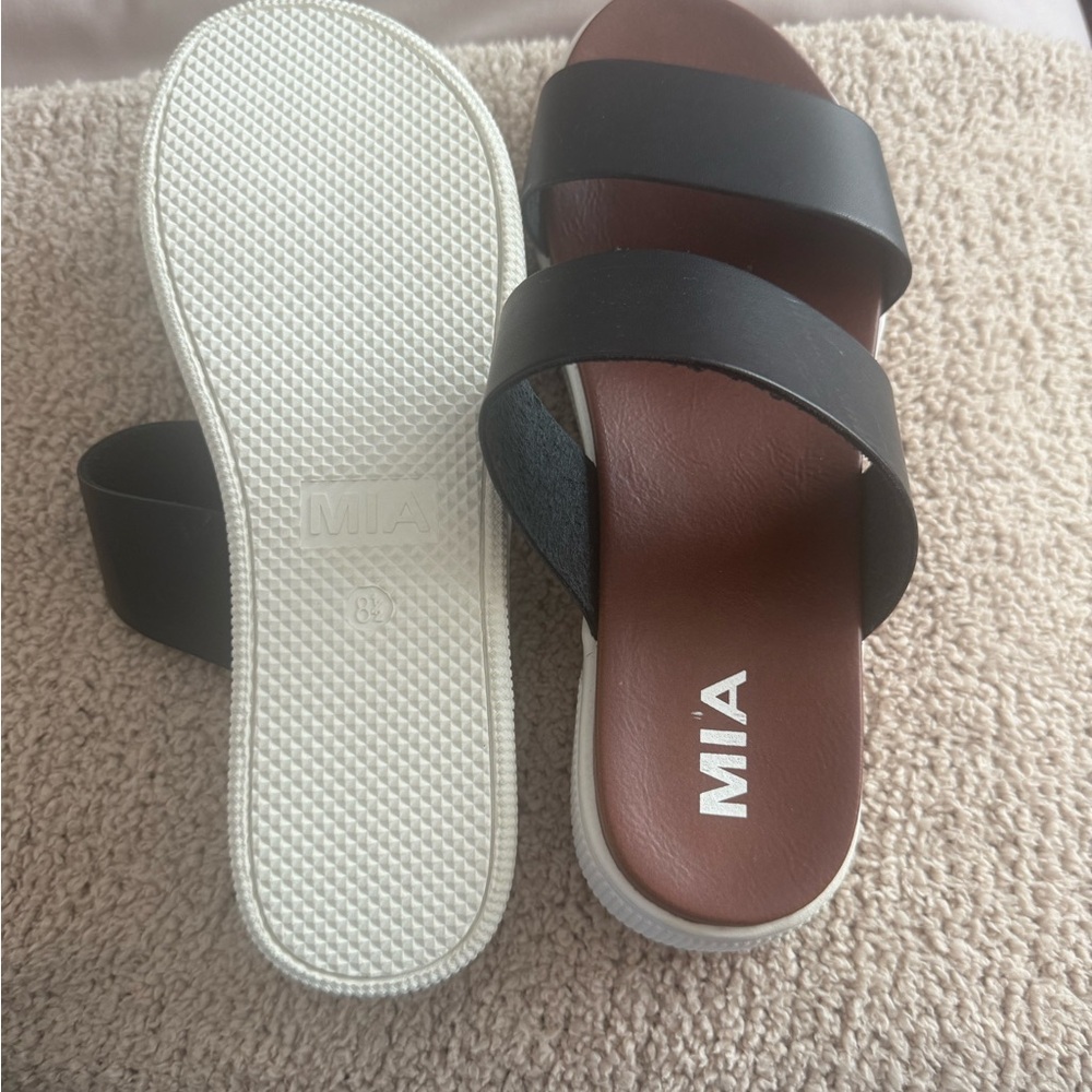 MIA Women's Black and Brown Sandals
